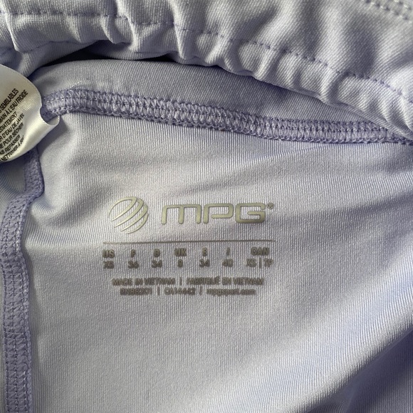 Lavender activewear shorts - Picture 2 of 3